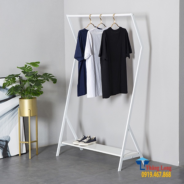 Kệ sắt treo quần áo thời trang KTT67