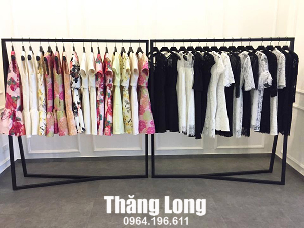 Kệ treo quần áo shop KTT14