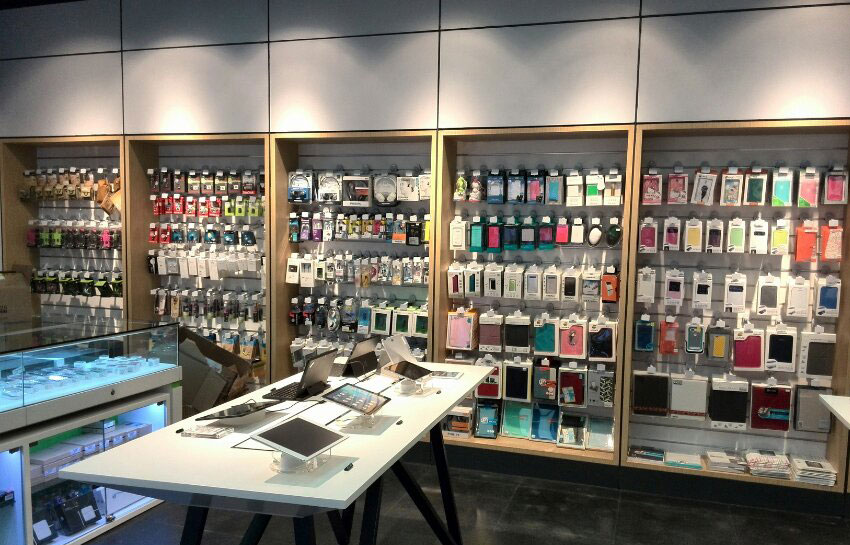 Cửa hàng phụ kiện điện thoại của bạn đã cũ kỹ và cần được cải tạo lại? Chúng tôi sẽ giúp bạn trang trí cửa hàng của mình với những ý tưởng mới nhất, tạo ra không gian sang trọng và hiện đại. Đến với chúng tôi, bạn sẽ tận hưởng sự phục vụ tận tình và chuyên nghiệp từ đội ngũ nhân viên của chúng tôi.