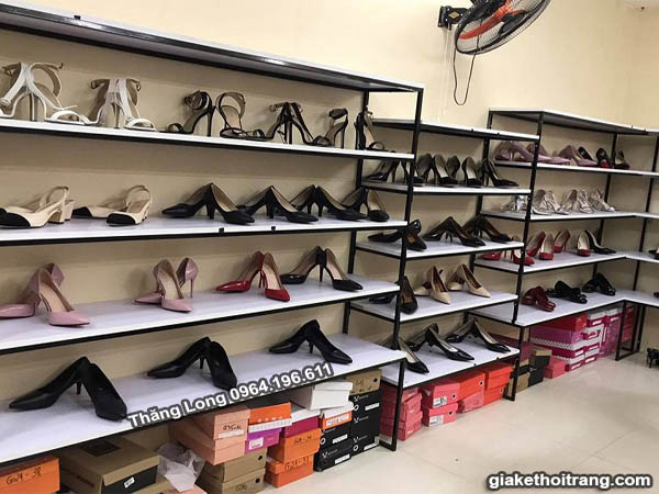 Kệ trưng bày giày dép cho shop