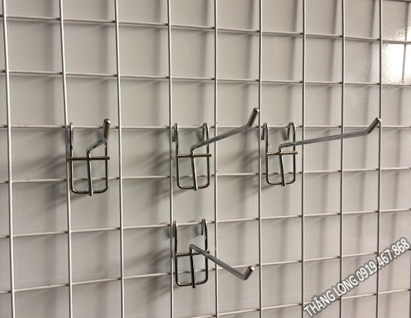 Cách tính số lượng móc treo phụ kiện tối ưu cho một diện tích kệ 1m2