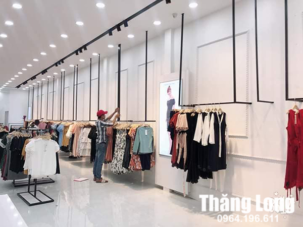 Giá treo quần áo gắn tường cho shop thời trang