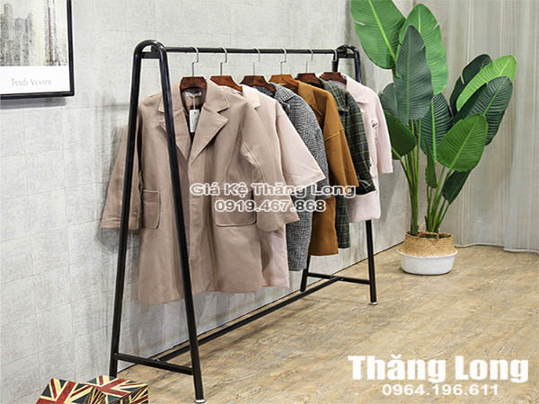 Tổng hợp mẫu kệ treo quần áo chữ A cho shop