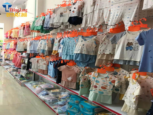 Tư vấn lựa chọn giá kệ trưng bày quần áo trẻ em cho shop thời trang