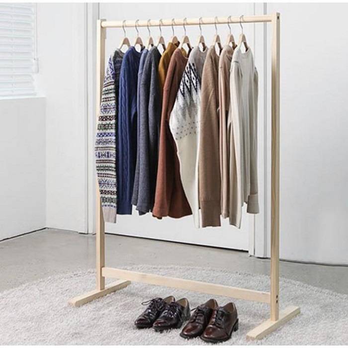 C&aacute;ch bảo quản kệ treo quần &aacute;o bằng gỗ lu&ocirc;n bền đẹp 