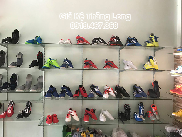 c&aacute;ch chọn kệ thanh ray gắn tường ph&ugrave; hợp với cửa h&agrave;ng 