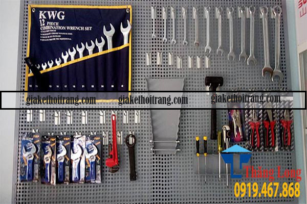 Giải ph&aacute;p m&oacute;c treo trưng b&agrave;y cho cửa h&agrave;ng kim kh&iacute;, đồ điện gia dụng 