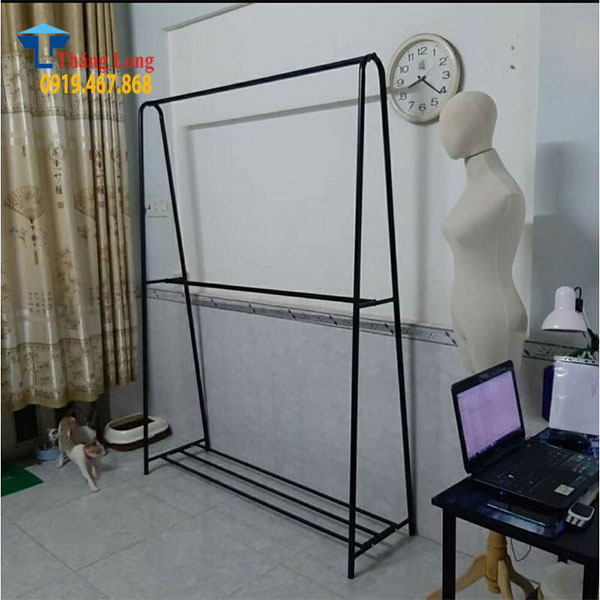 Kệ treo quần &aacute;o chữ A 2 tầng c&oacute; ph&ugrave; hợp với cửa h&agrave;ng nhỏ