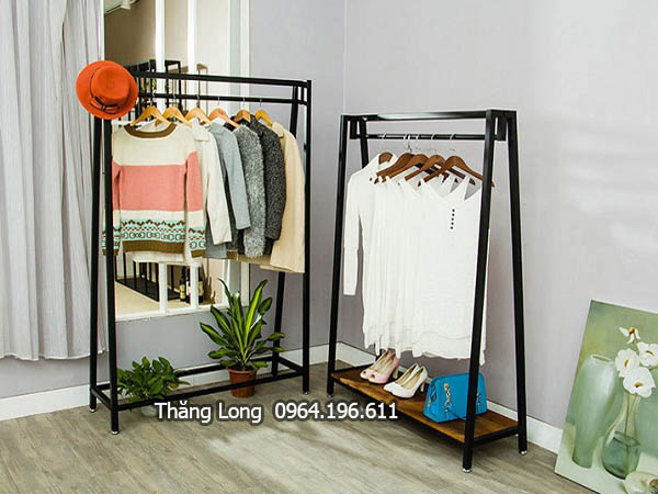 kệ treo quần áo shop có mặt gỗ KTT11