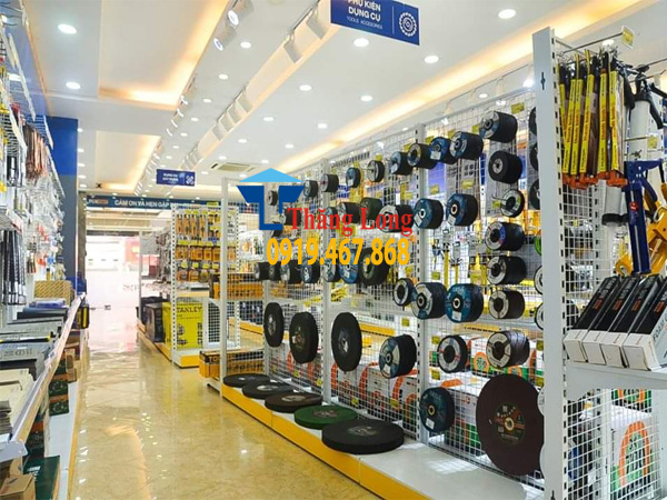 Khi n&agrave;o n&ecirc;n sử dụng kệ si&ecirc;u thị c&oacute; m&oacute;c treo thay cho kệ b&igrave;nh thường