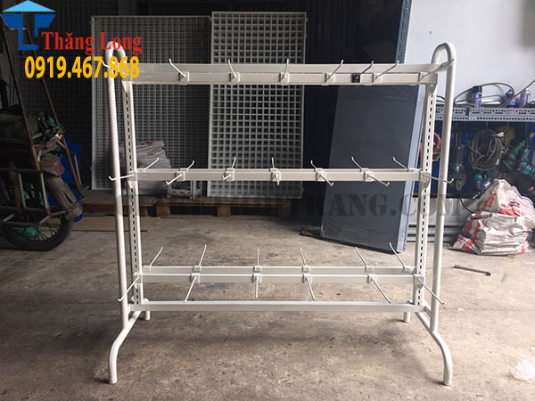 V&igrave; sao shop nhỏ n&ecirc;n d&ugrave;ng kệ m&oacute;c treo phụ kiện 