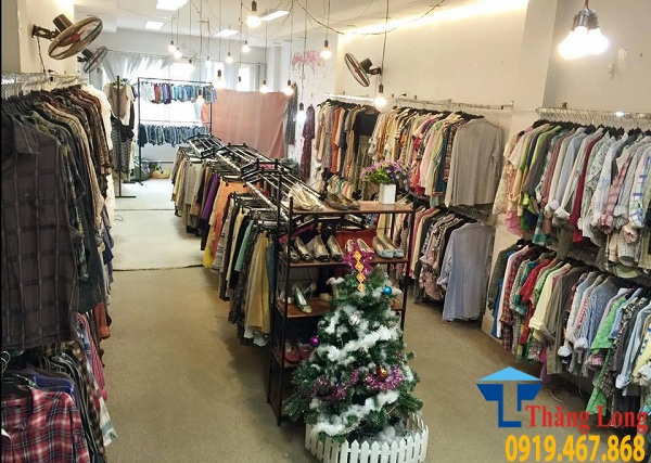 xu hướng kệ treo quần &aacute;o H&agrave; Nội được shop ưa chuộng hiện nay 