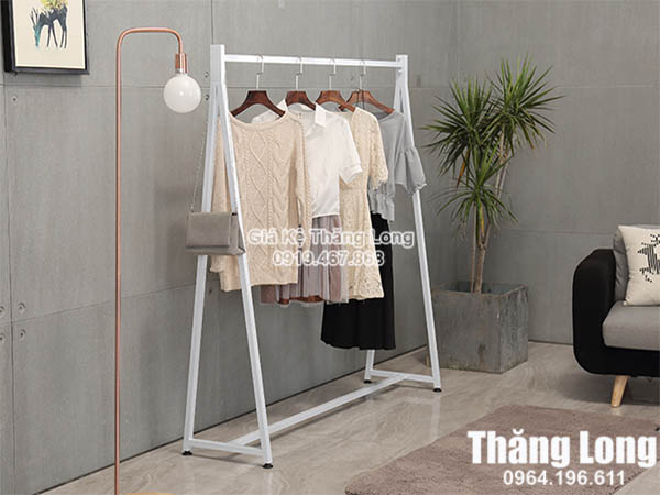 xu hướng kệ treo quần &aacute;o H&agrave; Nội được shop ưa chuộng hiện nay 