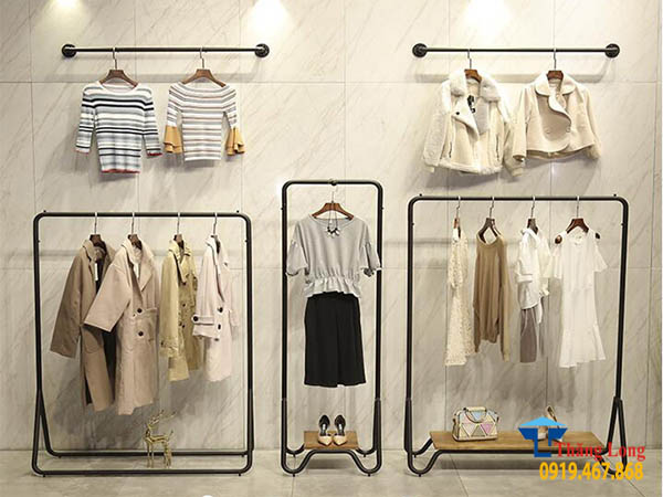 Các mẫu kệ treo quần áo shop xu hướng 2021