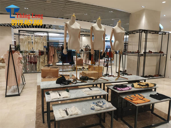 Tổng hợp mẫu kệ treo quần áo shop thời trang