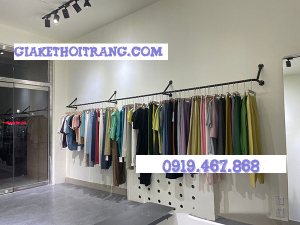 kệ treo quần áo gắn tường ktt99 